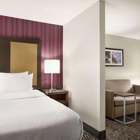 La Quinta By Wyndham Newark - Elkton Hotel Exterior photo