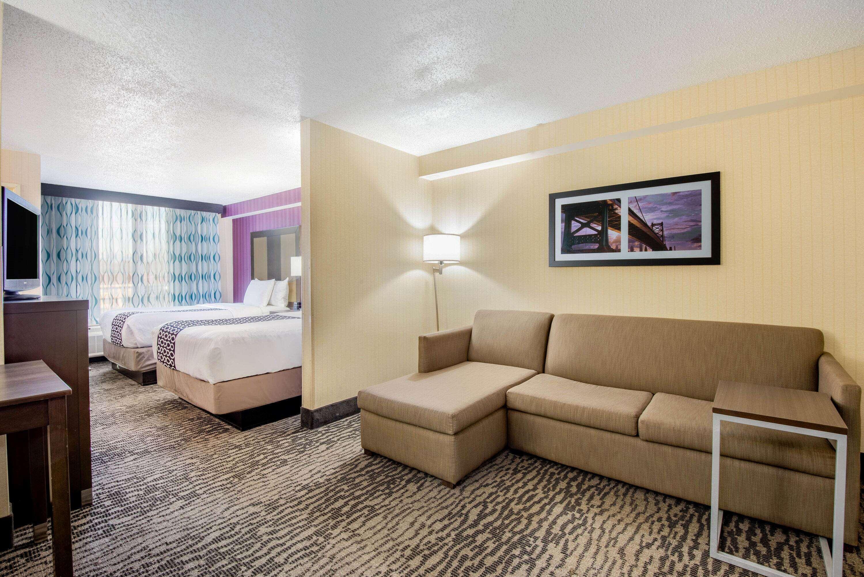 La Quinta By Wyndham Newark - Elkton Hotel Exterior photo