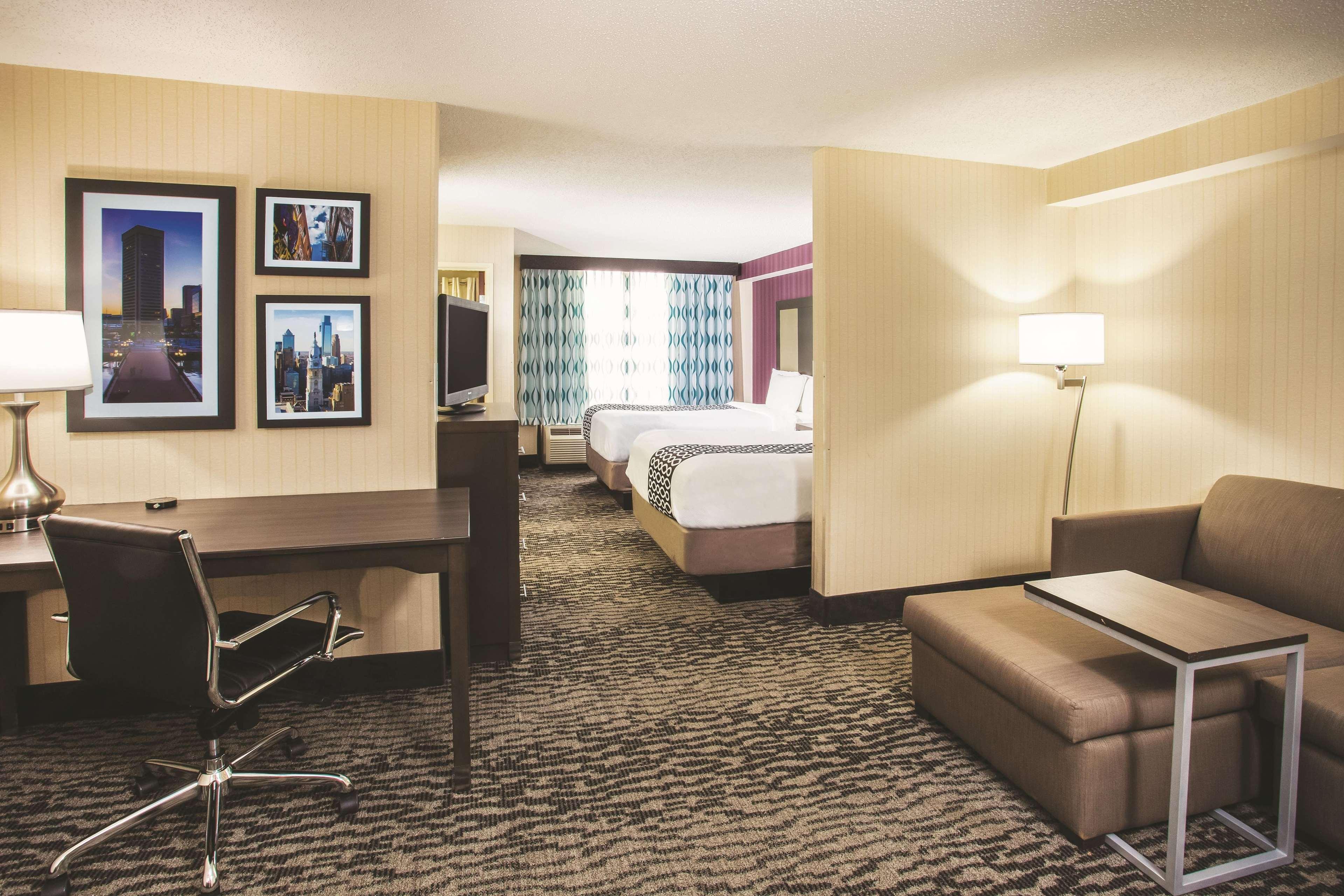 La Quinta By Wyndham Newark - Elkton Hotel Exterior photo