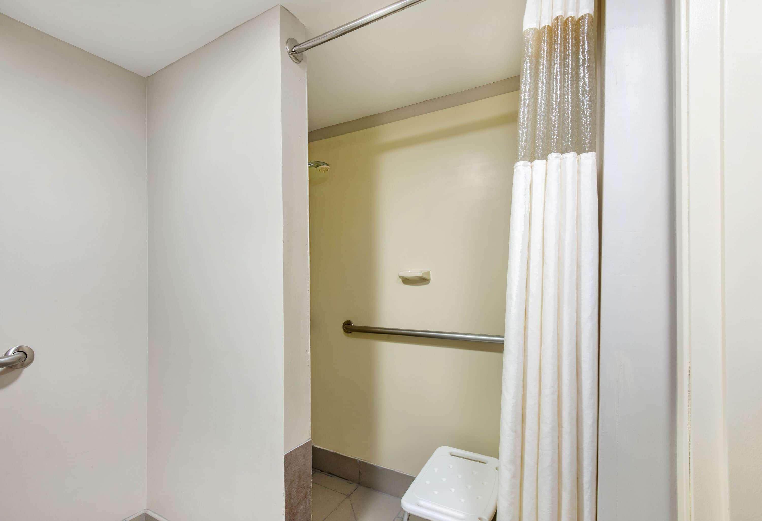 La Quinta By Wyndham Newark - Elkton Hotel Exterior photo