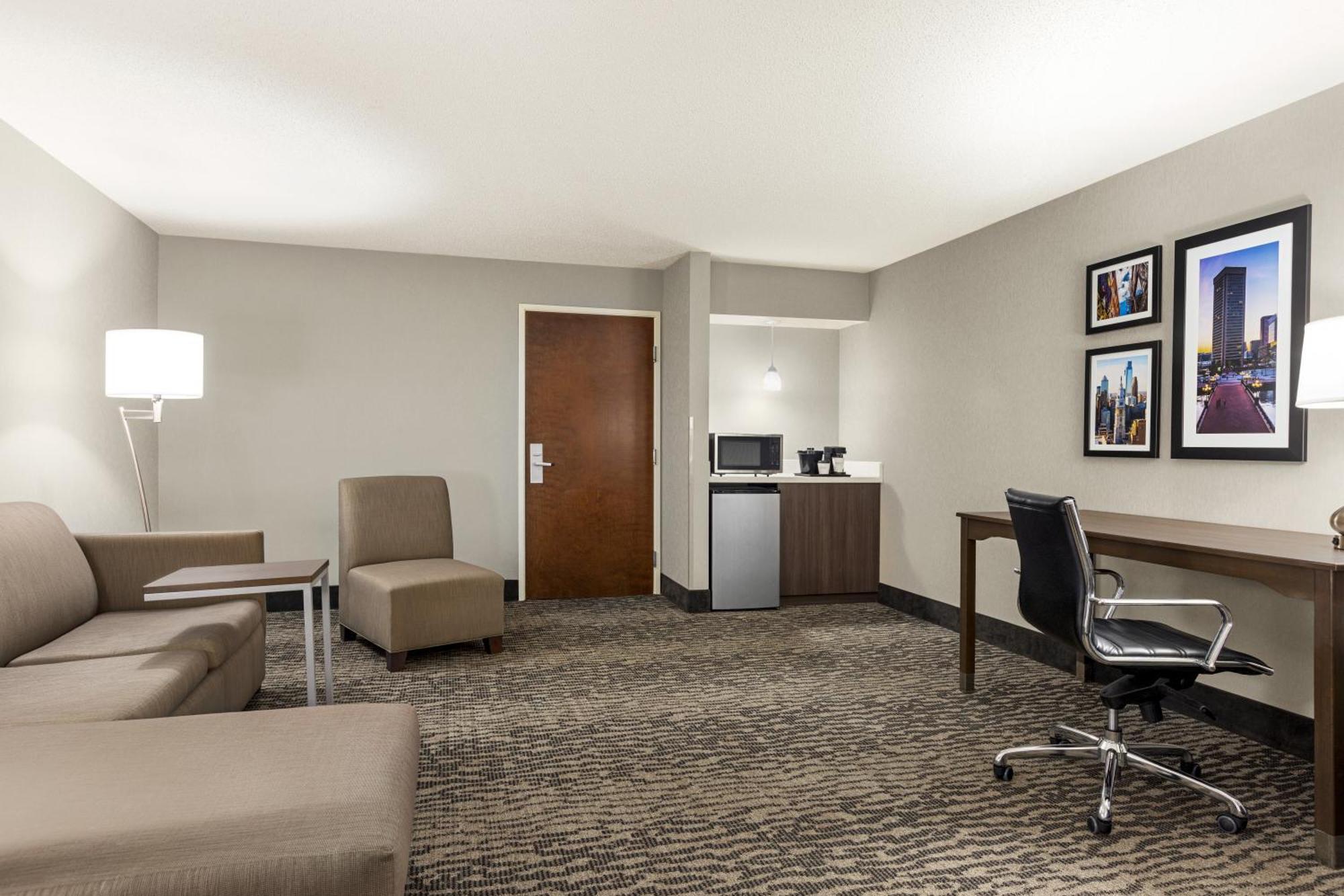 La Quinta By Wyndham Newark - Elkton Hotel Exterior photo