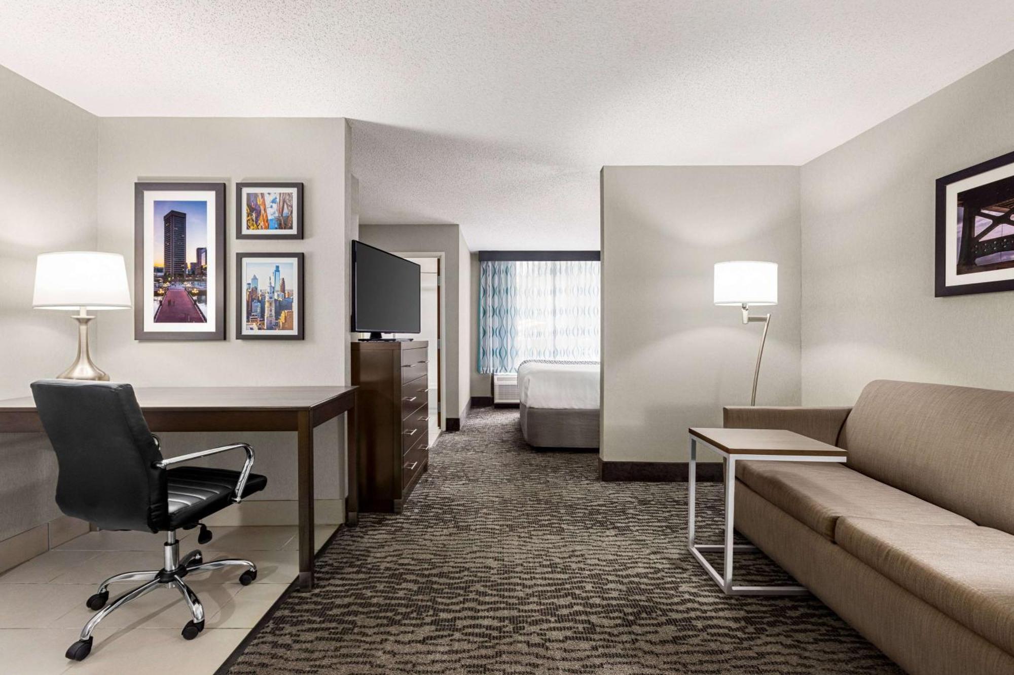 La Quinta By Wyndham Newark - Elkton Hotel Exterior photo