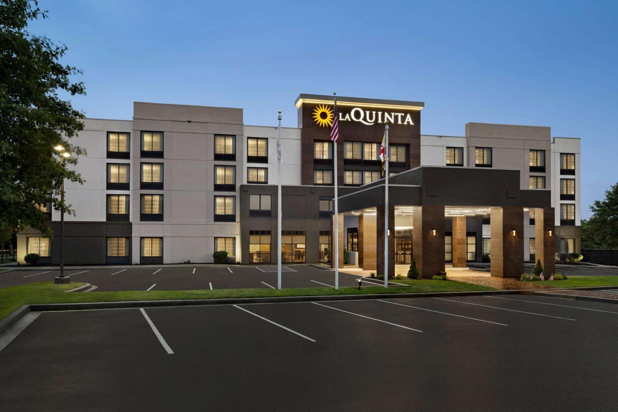 La Quinta By Wyndham Newark - Elkton Hotel Exterior photo