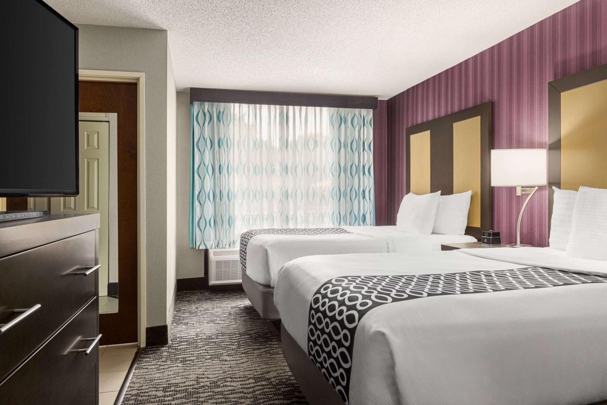 La Quinta By Wyndham Newark - Elkton Hotel Exterior photo