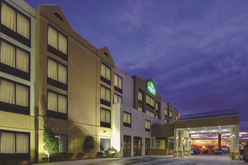 La Quinta By Wyndham Newark - Elkton Hotel Exterior photo